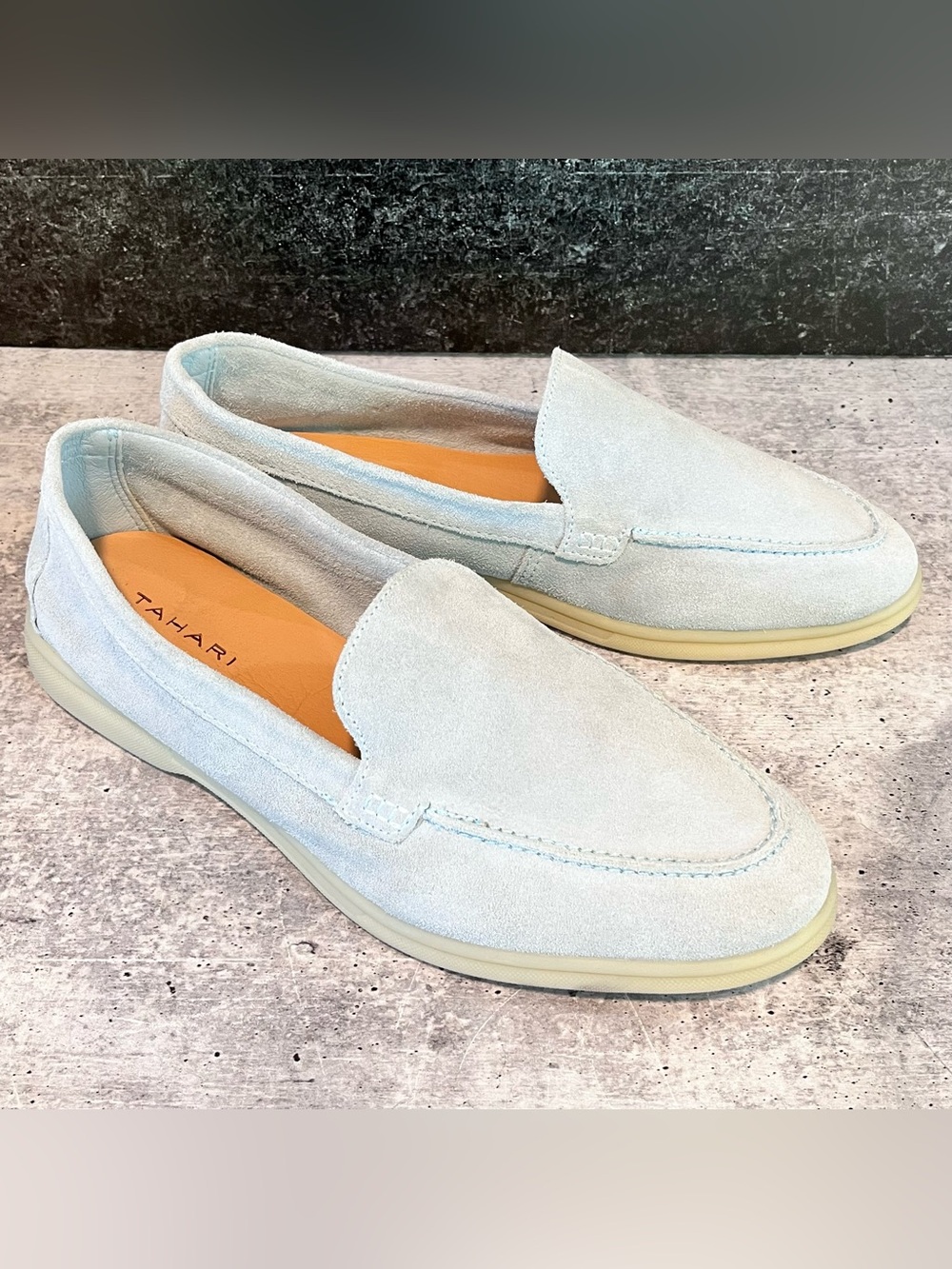 Tahari Light Blue Grey Suede Loafer Slip On, 10, Excellent Condition